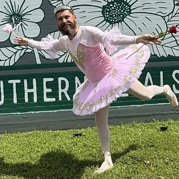 Archive Bearded Ballerina flower-shop image used on the Fort Worth booking page