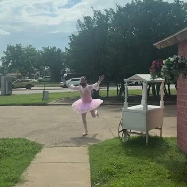 Archive outdoor Bearded Ballerina image used on the Fort Worth booking page