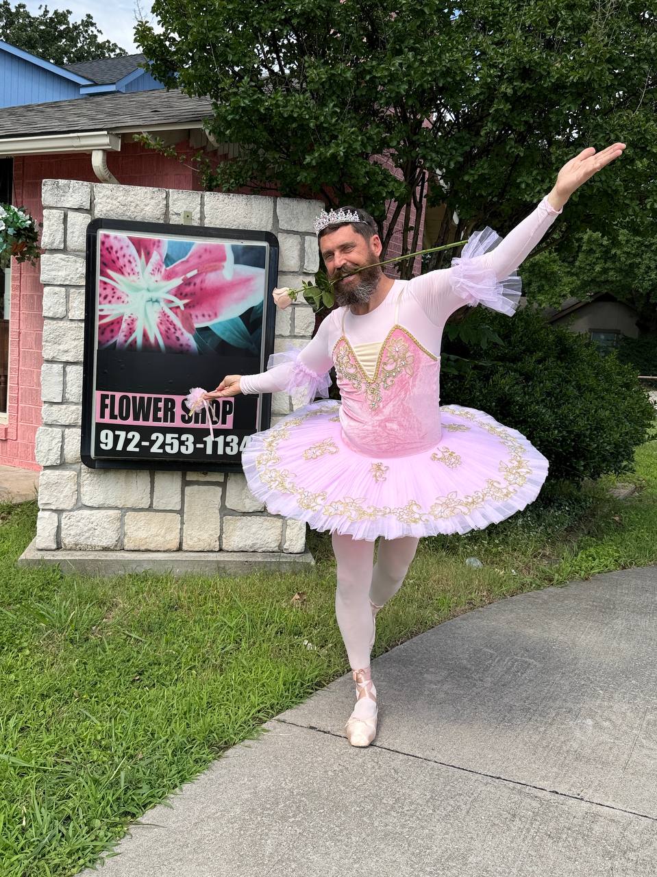 Archive Bearded Ballerina rose-pose photo for Dallas-Fort Worth bookings Archive Bearded Ballerina rose-pose photo used to illustrate Dallas-Fort Worth bookings